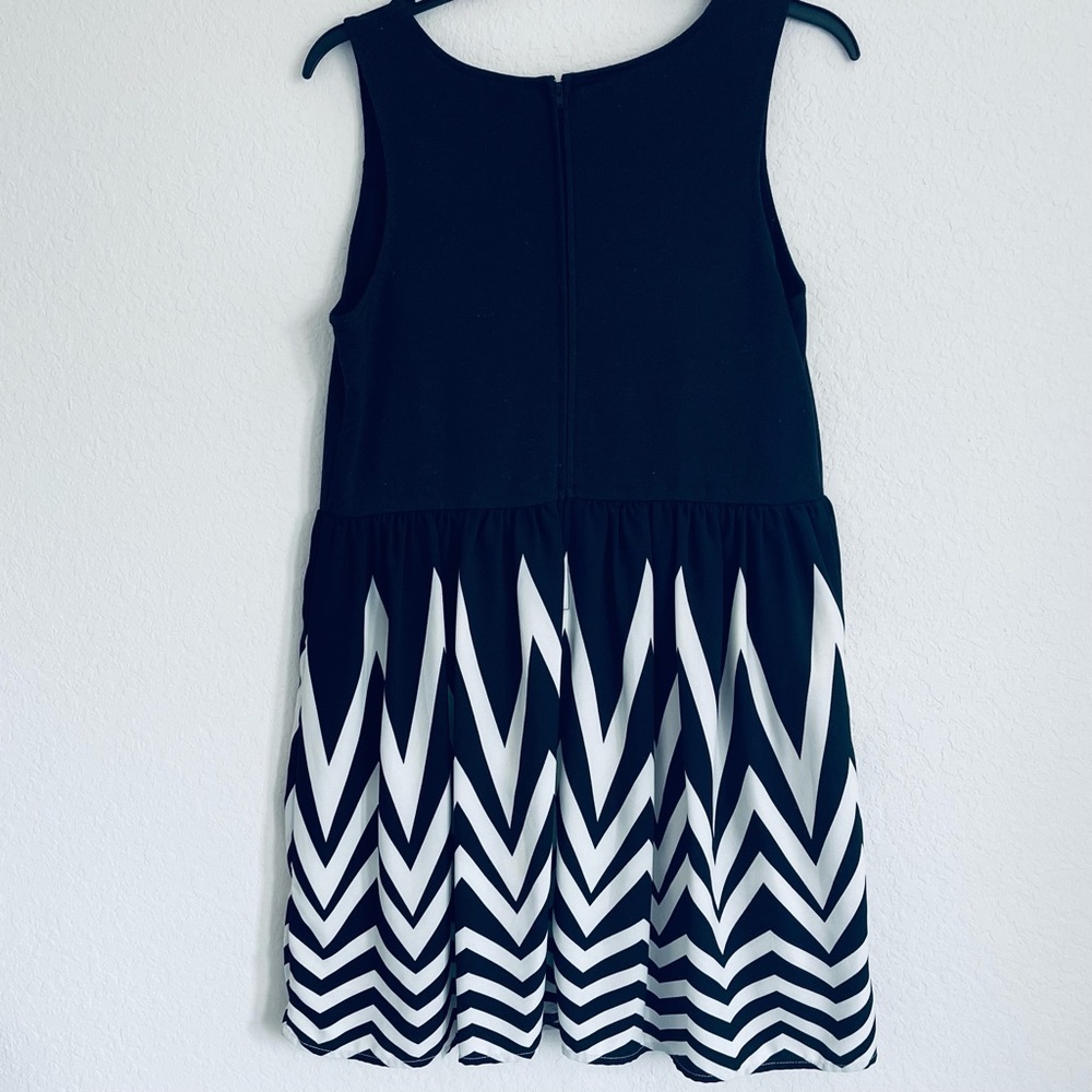 ๐ค๐ค Dress - Picture 3 of 4